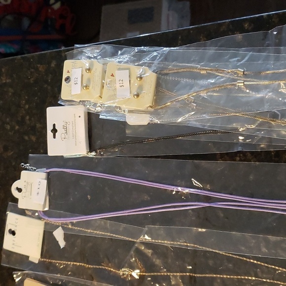 Lot of 20 NWT Long Necklaces, some with earrings. - Picture 5 of 9